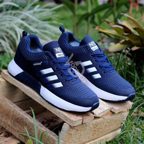 harga sepatu merk adidas